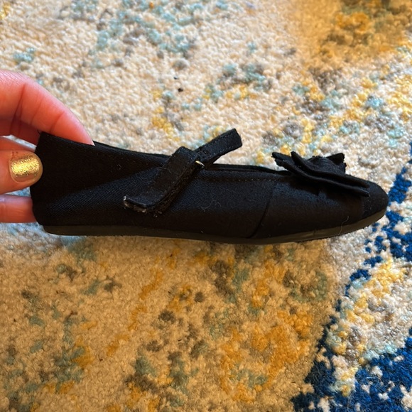 Adorable black ballet shoes with bow! - Picture 2 of 3